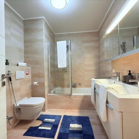 Spacious 2 Bedroom Flat With Balcony And Parking In Apartamento