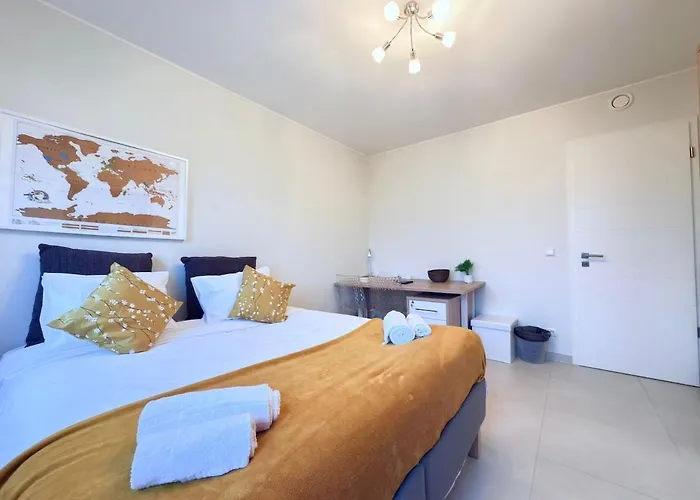 Spacious 2 Bedroom Flat With Balcony And Parking In