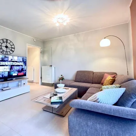 Spacious 2 Bedroom Flat With Balcony And Parking In Lejlighed *