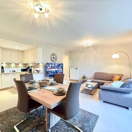 Spacious 2 Bedroom Flat With Balcony And Parking In