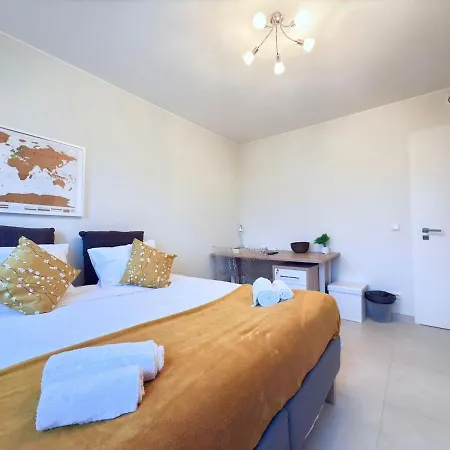 Spacious 2 Bedroom Flat With Balcony And Parking In