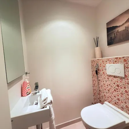 Lejlighed Spacious 2 Bedroom Flat With Balcony And Parking In Mamer