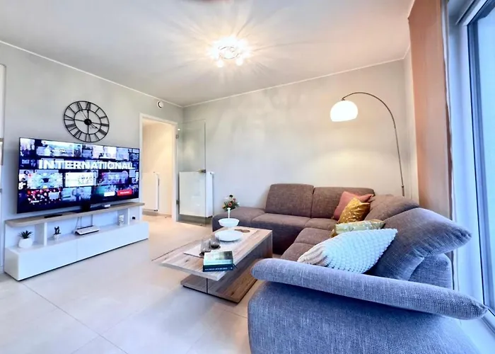 Spacious 2 Bedroom Flat With Balcony And Parking In Апартаменты *