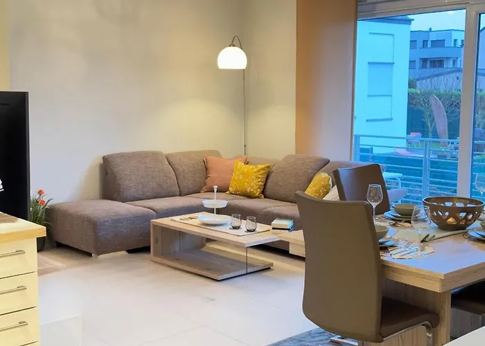 Spacious 2 Bedroom Flat With Balcony And Parking In