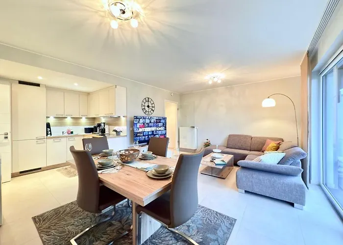 Spacious 2 Bedroom Flat With Balcony And Parking In