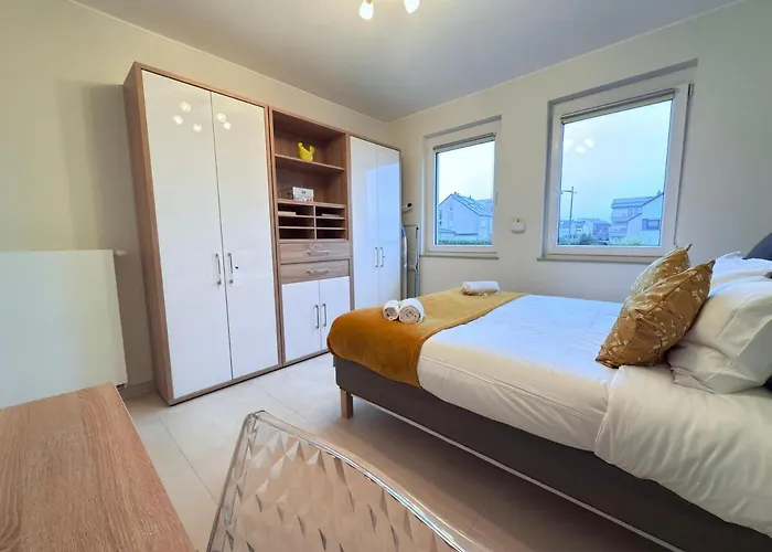 Spacious 2 Bedroom Flat With Balcony And Parking In Apartment